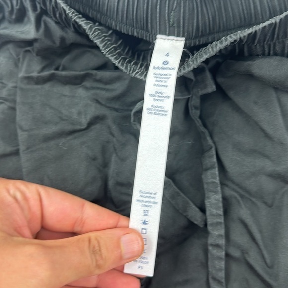 Lululemon Move Lightly Short *5.5" Evergreen - Picture 3 of 6